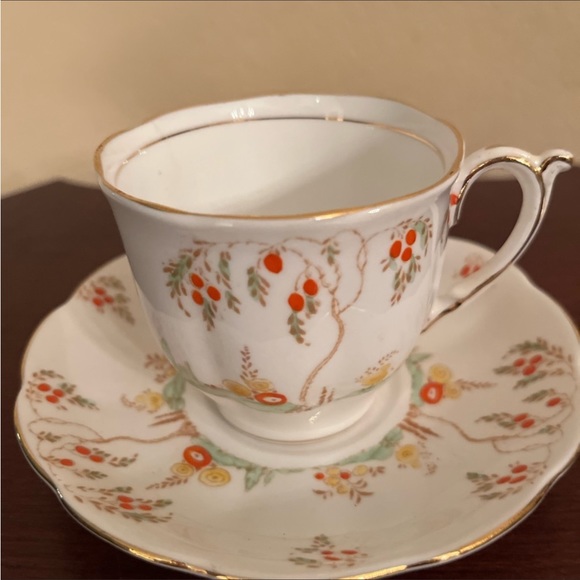612. VINTAGE BELL BONE CHINA CUP & SAUCER SET - Picture 5 of 6